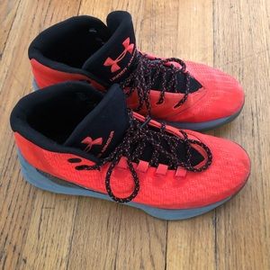Under armor basketball shoes sa 7Y